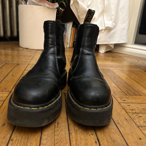 Doc Martens 2976 Leather Platform Chelsea Boots
